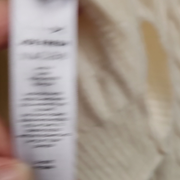 #26 LIKE NEW Joe Fresh Ivory Cable Knit Sweater PTP 21.5 - Picture 3 of 7